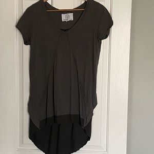 🦄 2/$15 🦄 Sloan Rouge top